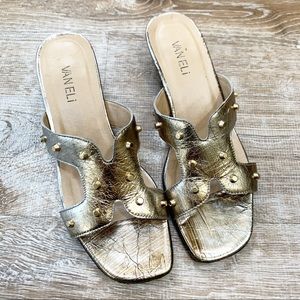 Metallic Sandals With Low Heel.